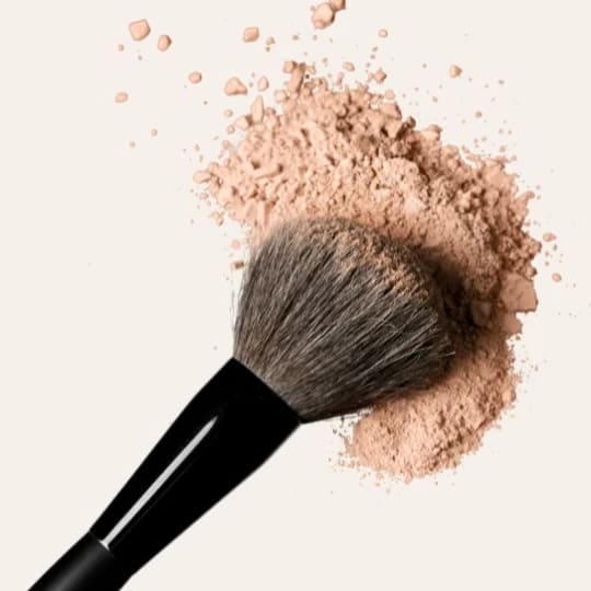 Utilisez des poudres de maquillage et de fixation sans huile